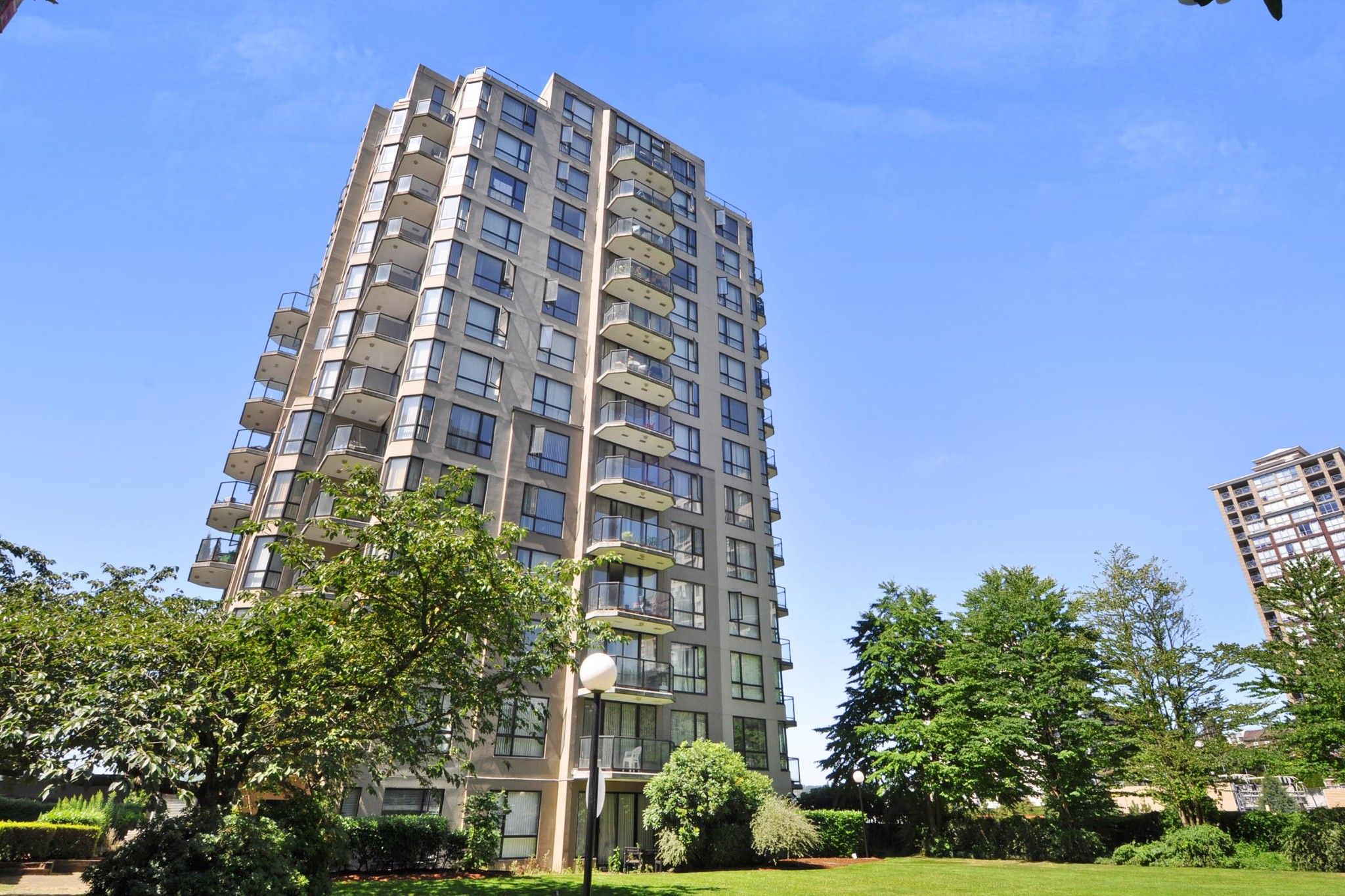 I have sold a property at 802 55 TENTH ST in New Westminster
